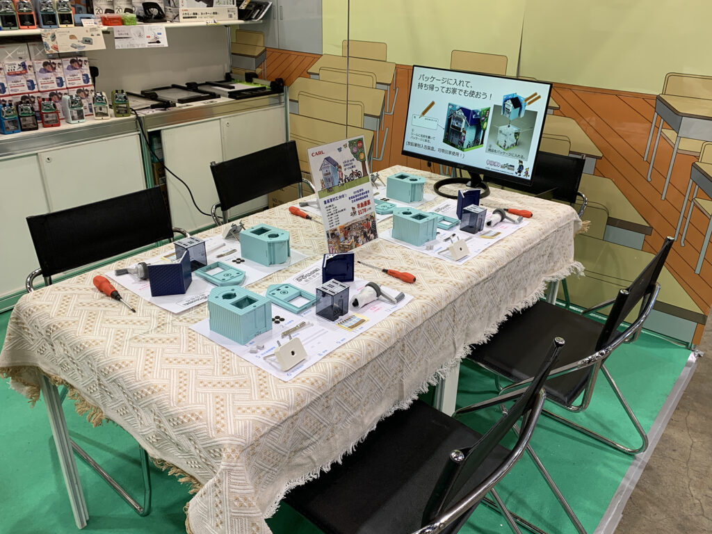 「鉛筆削り組み立て体験」のワークショップブース