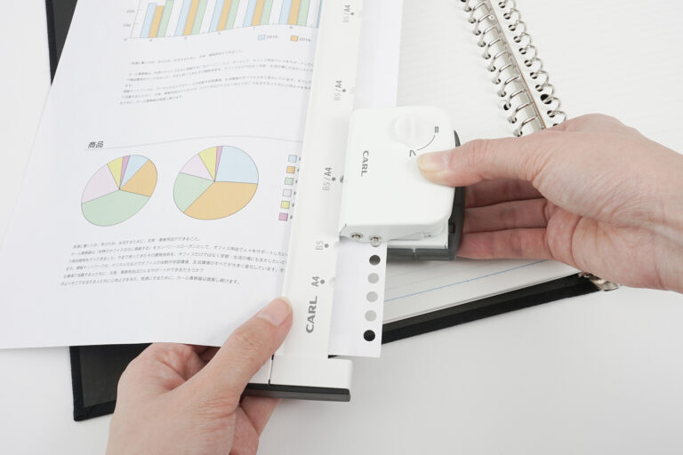 ルーズリーフが作れる便利なパンチ